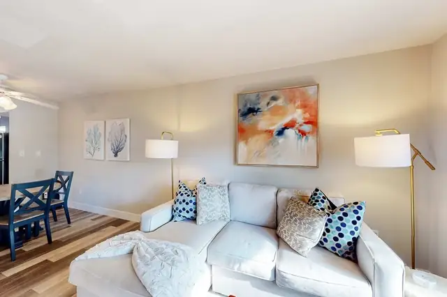 Living room at Fiddler’s Cove 3I